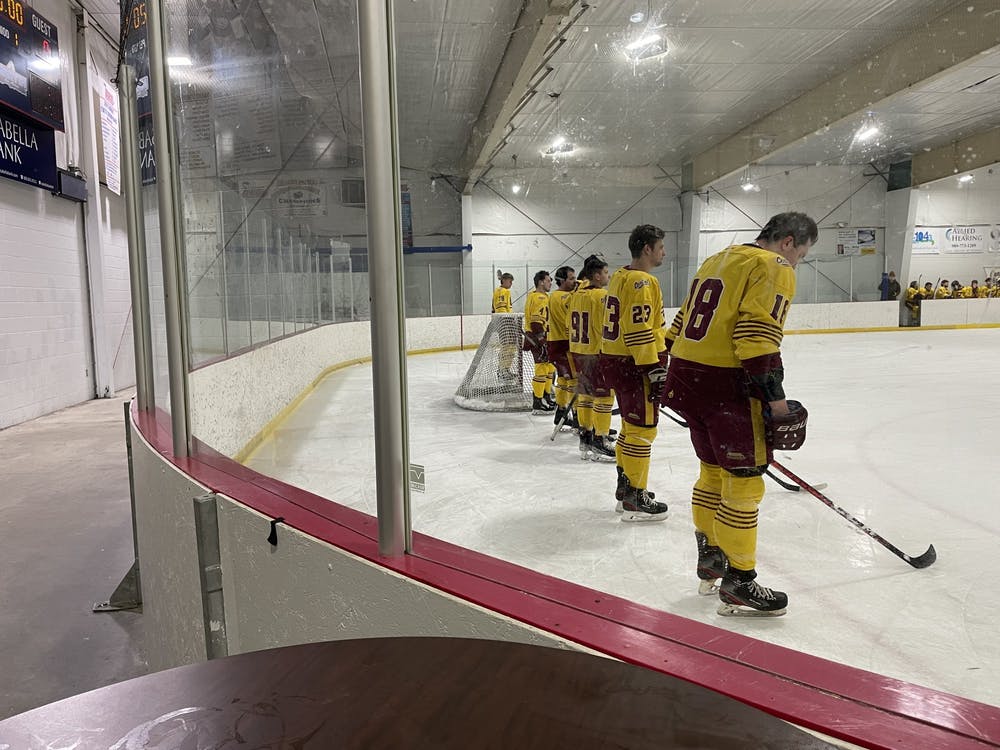 Central Michigan DIII hockey ties Lawrence Tech on senior night